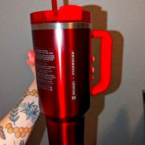 Red holiday Starbucks x Stanley
